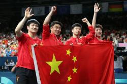 美国国家女子足球队击败竞争对手，夺得冠军